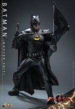 Figurka The Flash Movie Masterpiece Action Figurka 1/6 Batman (Modern Suit) 30 cm
