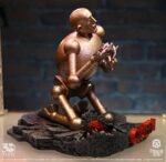 Statuetka Knucklebonz Queen Robot News of the World 20 x 21 x 24 cm