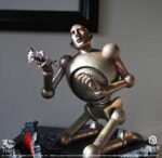 Statuetka Knucklebonz Queen Robot News of the World 20 x 21 x 24 cm