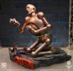 Statuetka Knucklebonz Queen Robot News of the World 20 x 21 x 24 cm
