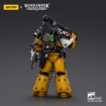 Figurka Imperial Fists Apothecary 12 cm