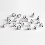 Zestaw kości D6 perłowych Q Workshop (20 sztuk)