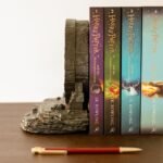 Statuetka Harry Potter Książki z Kamienia Filozoficznego