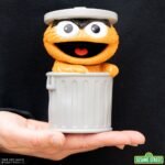 Figurka Oscar the Grouch Sesame Street 13 cm pomarańczowa
