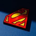 Magnes z otwieraczem DC Comics Superman 9 cm